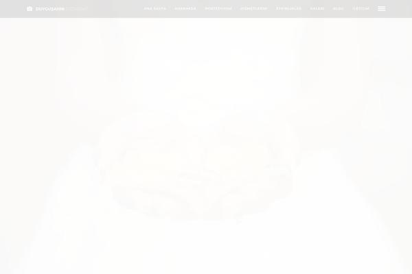 Site using Meks-easy-instagram-widget plugin