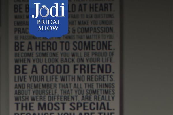 jodibridalshow.com site used Kutcher